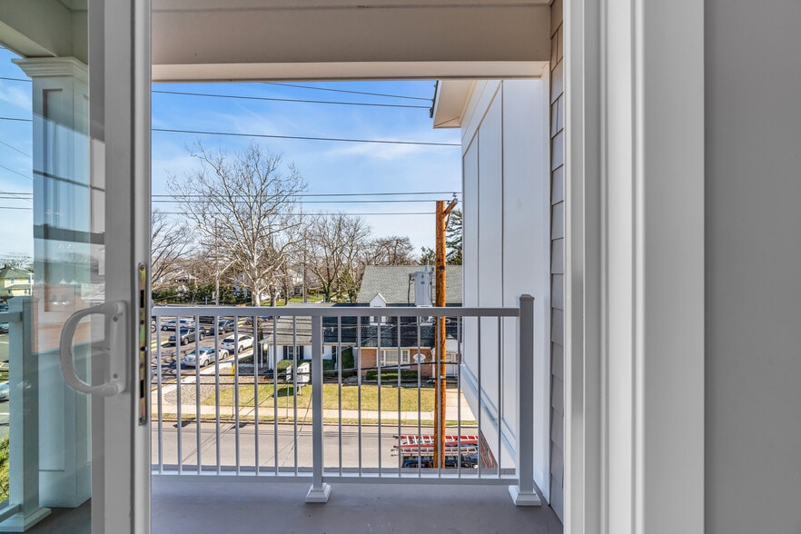 More Photos Of 33 Union Ave, Manasquan Apartments For Sale