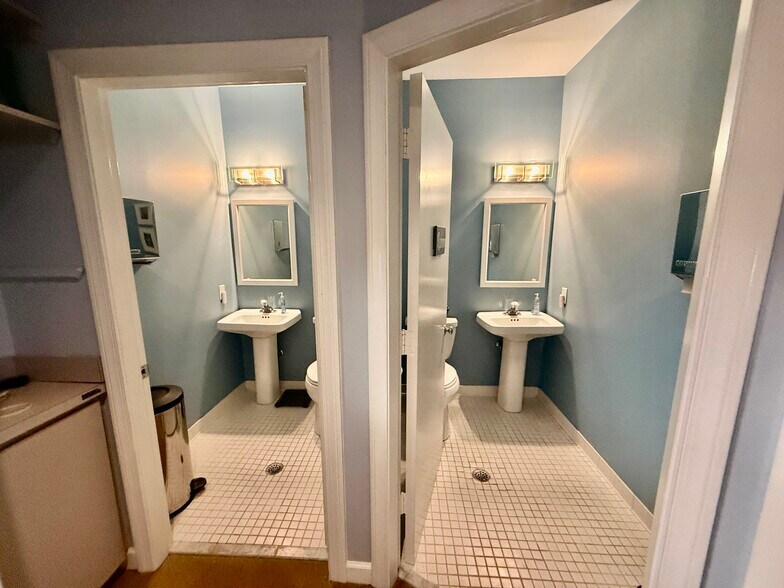 More Photos Of 25 Lenox Pt NE, Atlanta Office For Sale