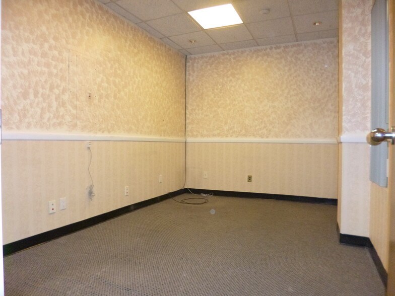 More Photos Of 258 E Meadow Ave, East Meadow Office For Sale