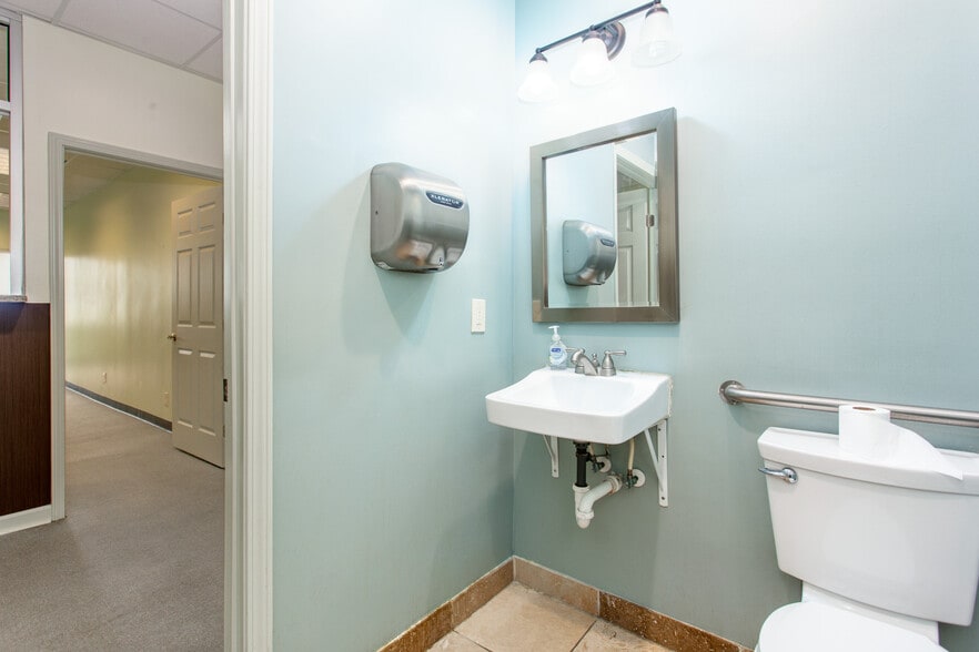 More Photos Of 316 W Pike St, Lawrenceville Medical For Lease