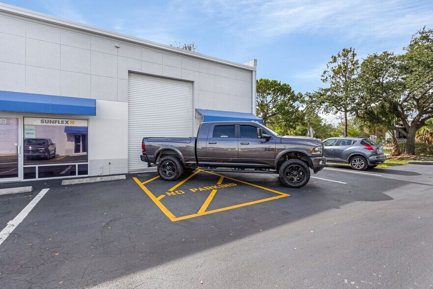 More Photos Of 4110 Enterprise Ave, Naples Unknown For Lease