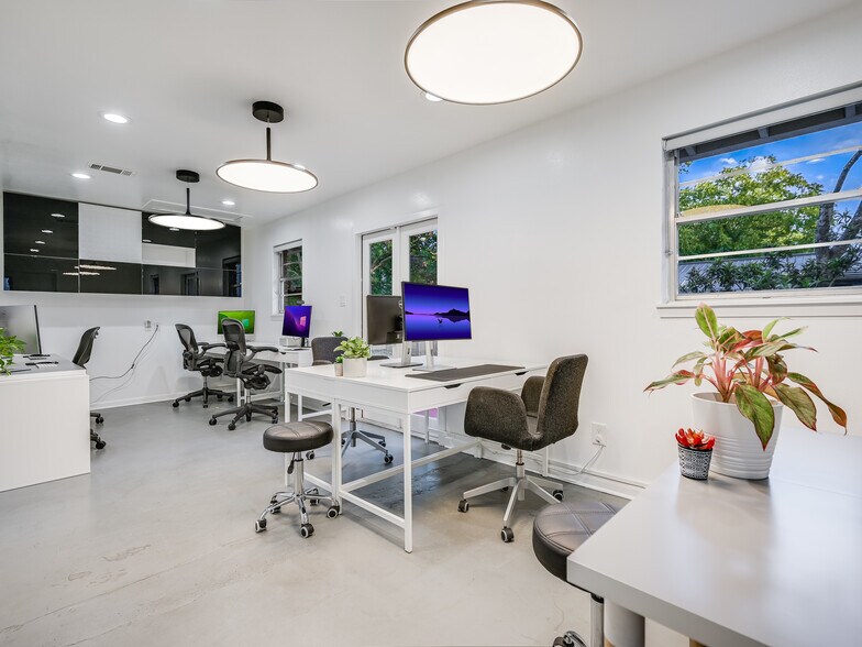 More Photos Of 2117 Shoalmont Dr, Austin Office Residential For Sale