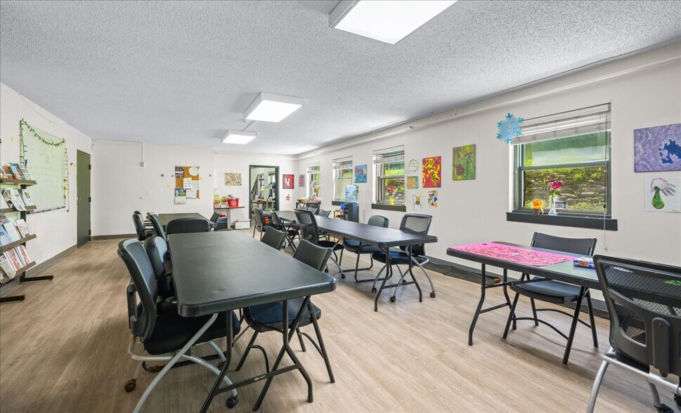 More Photos Of 2406 Fowler Ave, Omaha Office For Sale