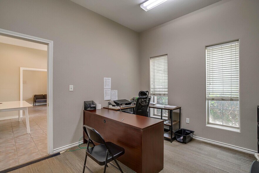 More Photos Of 110 Gotcher Ave, Lake Dallas Warehouse For Sale