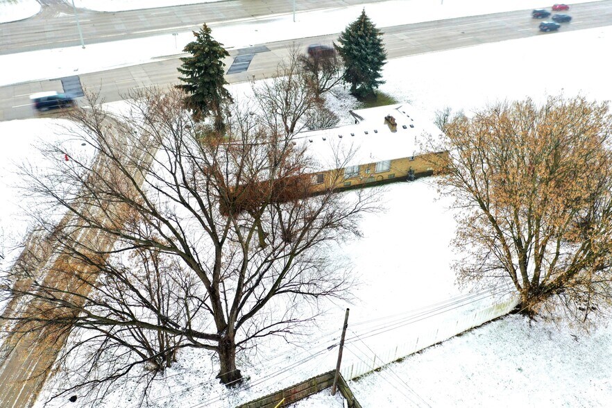 More Photos Of 42431 Mound Rd, Sterling Heights Storefront For Sale