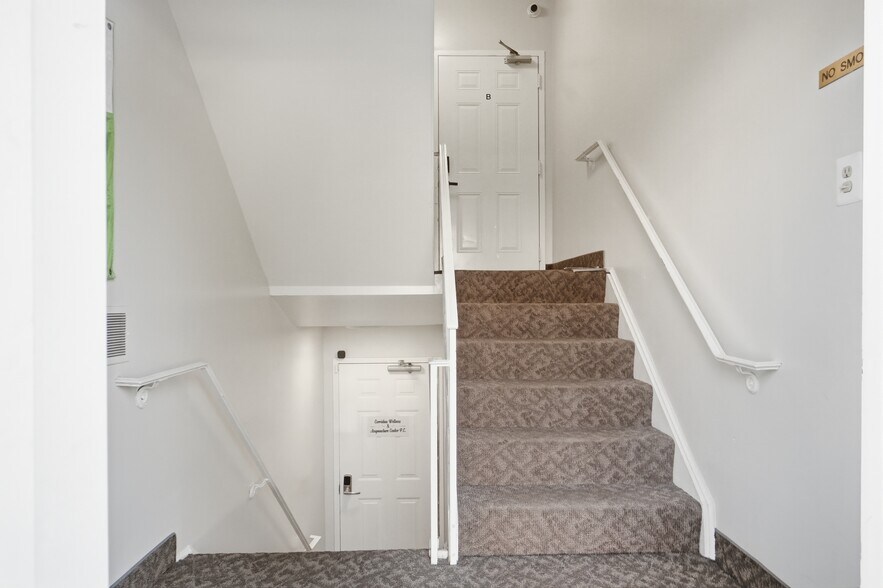 More Photos Of 5520-5532 Hempstead Way, Springfield Office For Sale