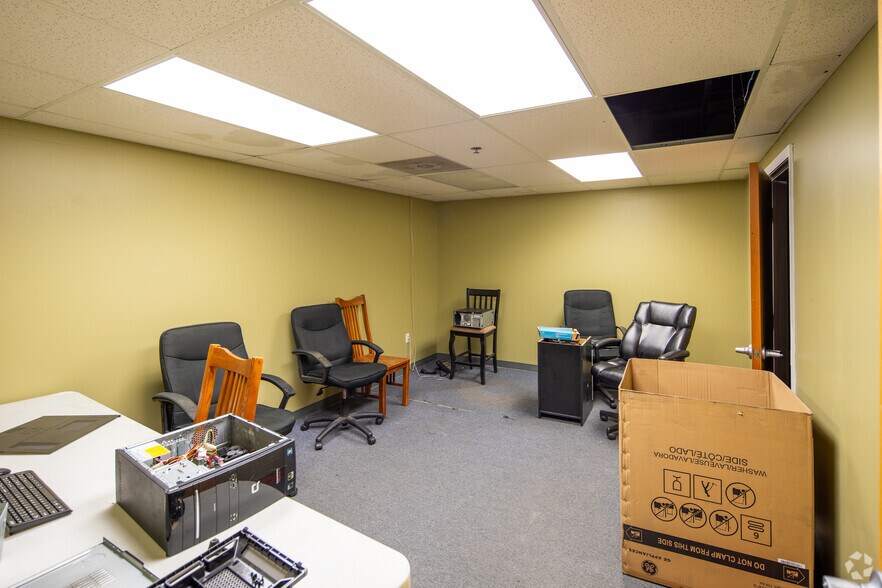 More Photos Of 13850 Manchester Rd, Manchester Freestanding For Lease