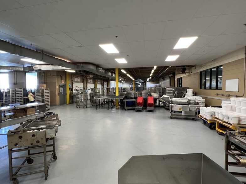More Photos Of 376 Ledyard St, Hartford Industrial For Lease