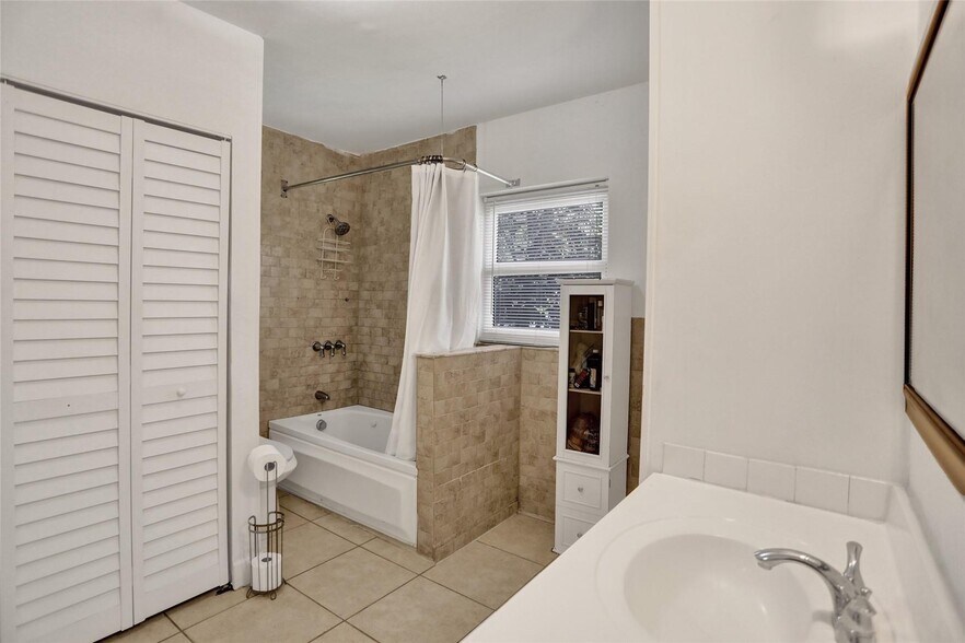 More Photos Of 76 NE 49th St, Miami Apartments For Sale