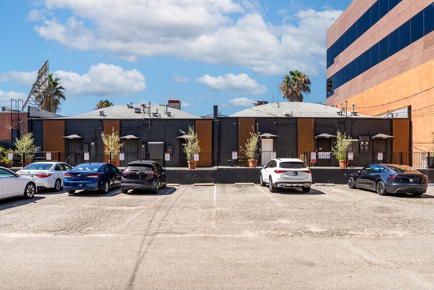 More Photos Of 15143-15153 Ventura Blvd, Sherman Oaks Storefront For Sale