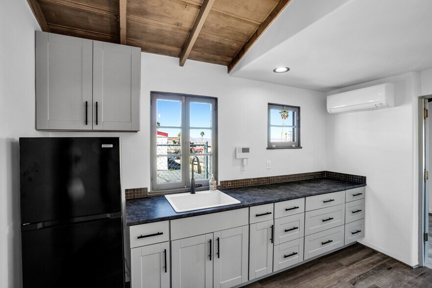 More Photos Of 5770 Adobe Rd, Twentynine Palms Freestanding For Sale