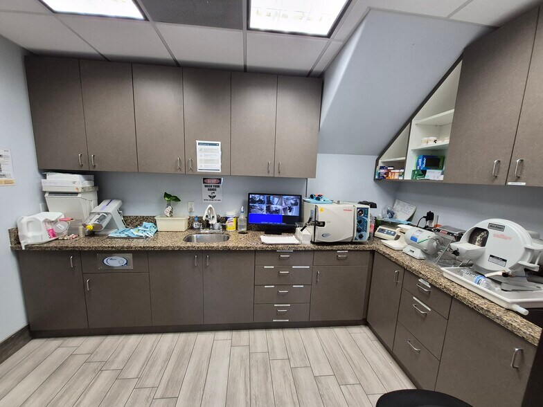 More Photos Of 17023 Hawthorne Blvd, Lawndale Medical For Sale