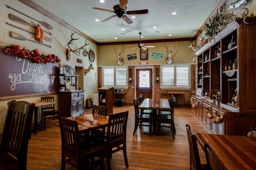 More Photos Of 109 N Main St, Henrietta Specialty For Sale
