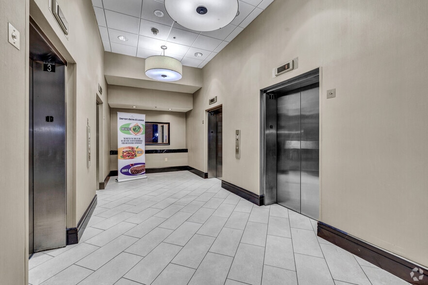More Photos Of 15700 John F Kennedy Blvd, Houston Hotel For Sale