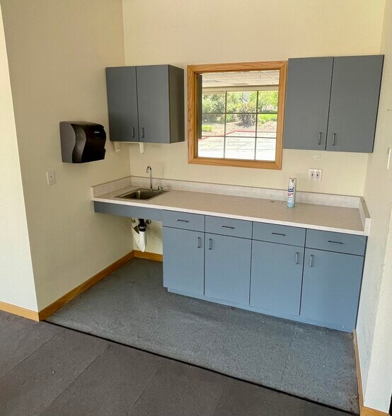 More Photos Of 10 Executive Ct, Napa Office For Lease