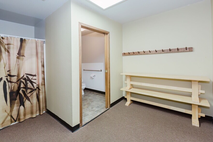 More Photos Of 4560 SE Mile Hill Dr, Port Orchard Freestanding For Lease