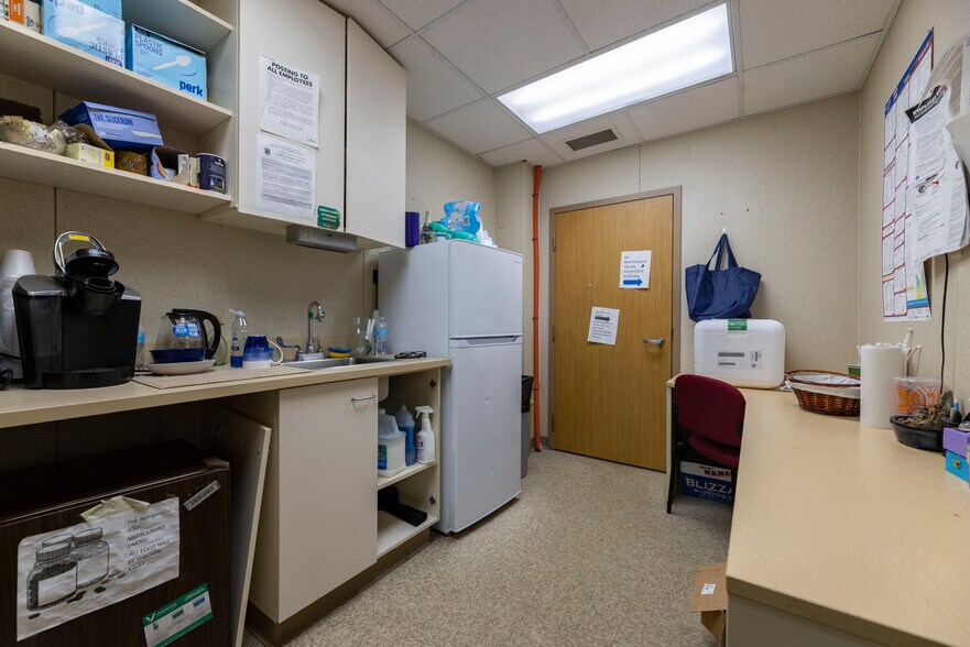 More Photos Of 360 Kingstown Rd, Narragansett Medical For Lease