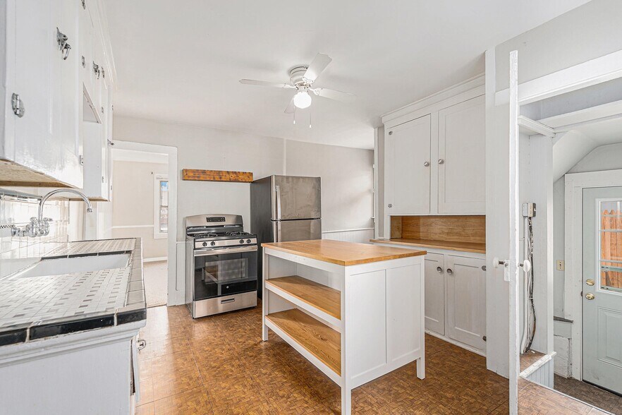 More Photos Of 3981 White St SW, Grandville Flex For Sale