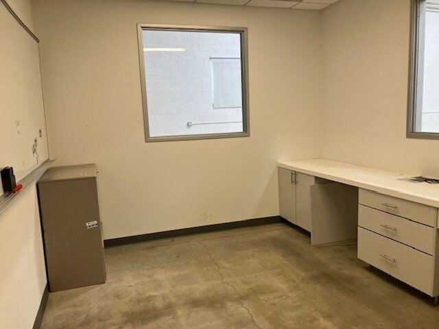 More Photos Of 3882 Florista St, Los Alamitos Warehouse For Lease