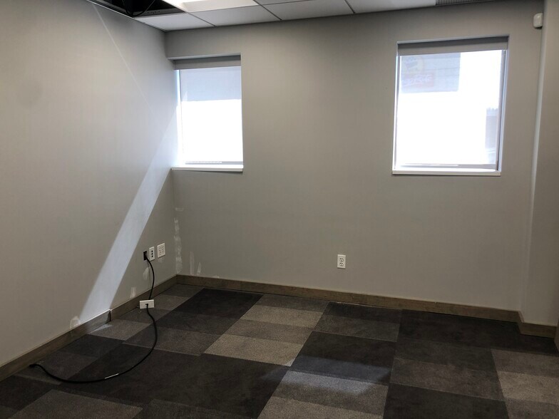 More Photos Of 1670 Old Country Rd, Plainview Office For Lease