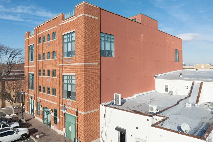 More Photos Of 70 S Main St, Freeport Storefront Retail Residential For Lease