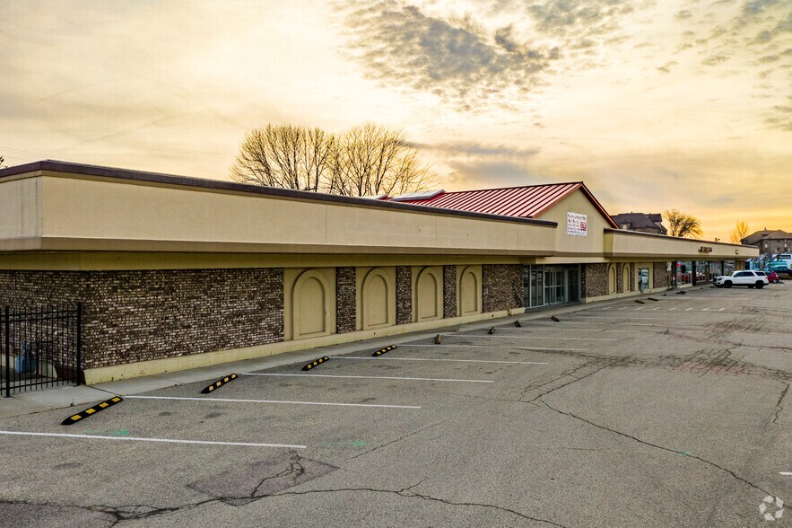 More Photos Of 195-209 Cottage Grove Rd, Madison Storefront For Lease