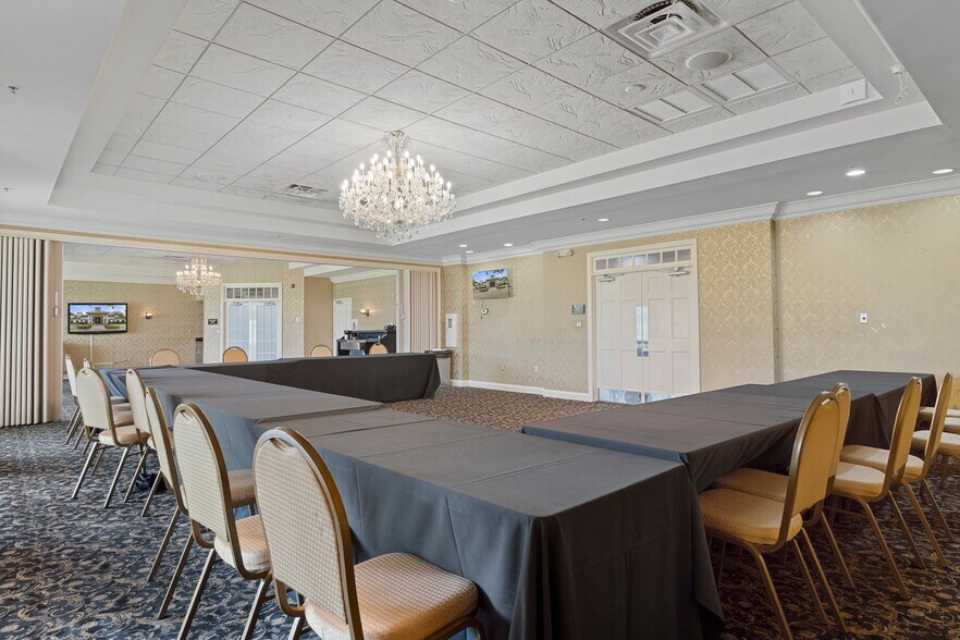 More Photos Of 4550 Golf Club Ln, Spring Hill Golf Course Driving Range For Sale