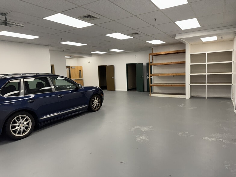 More Photos Of 400 Chapel Rd, South Windsor Flex For Sale