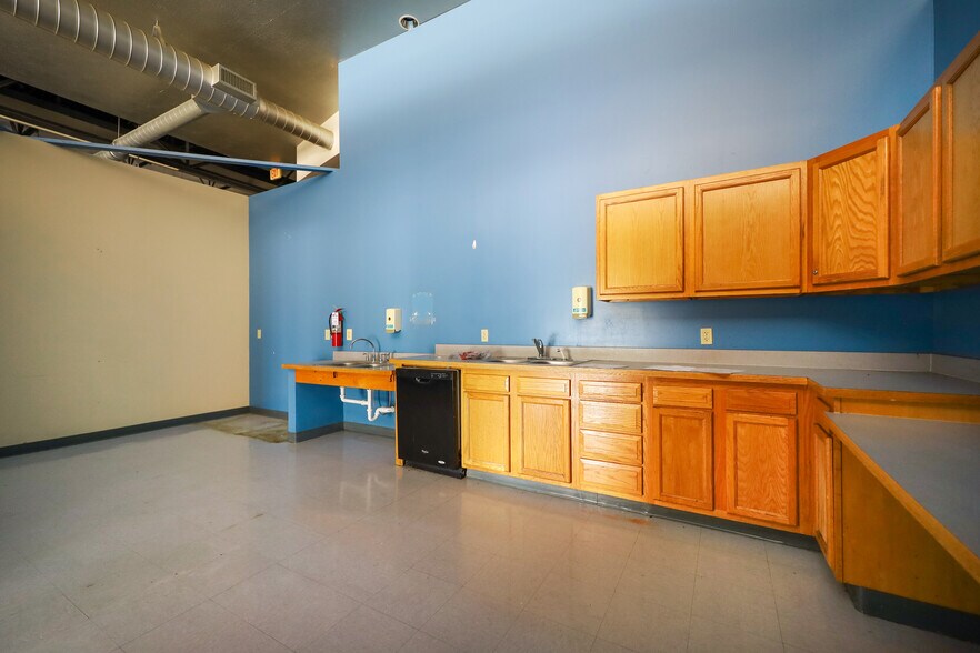 More Photos Of 2052-2070 Romig Rd, Akron Storefront For Sale