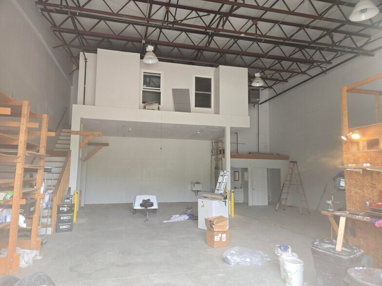 More Photos Of 282 Central St, Hudson Service For Sale