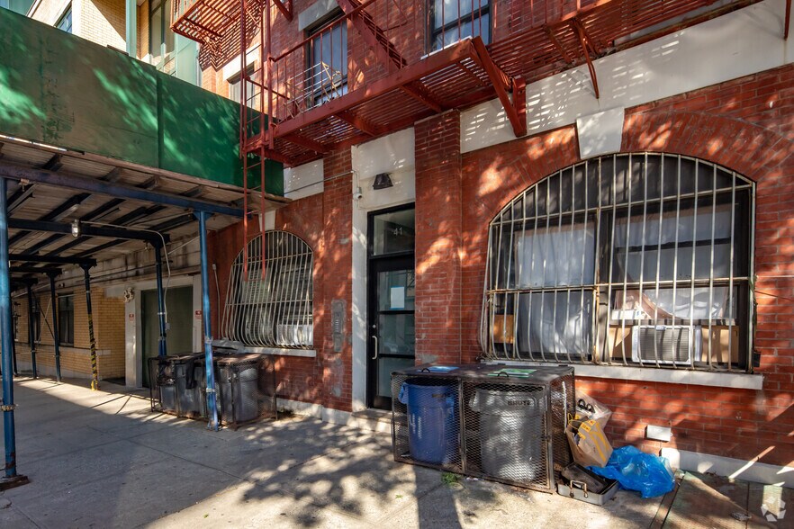 More Photos Of 41-43 Underhill Ave, Brooklyn Apartments For Lease