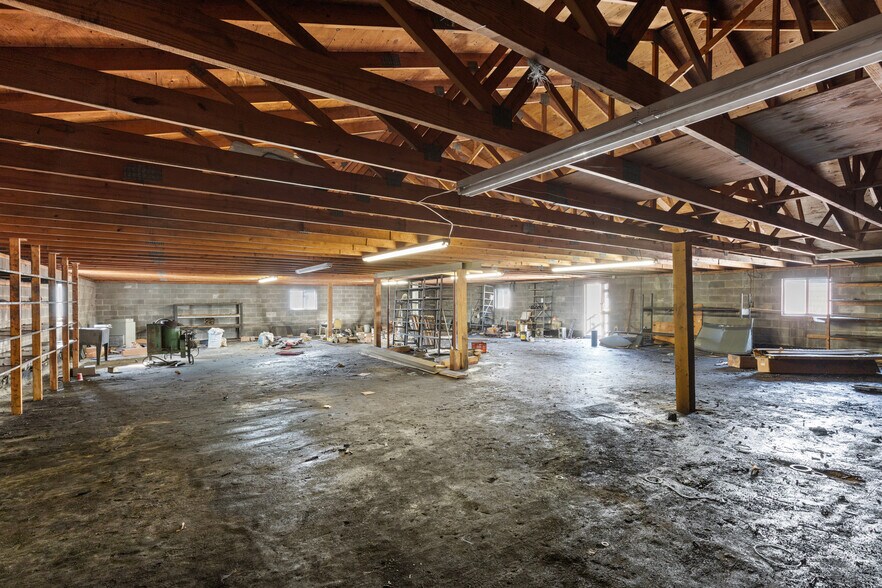 More Photos Of 512 National Rd, Wheeling Flex For Sale