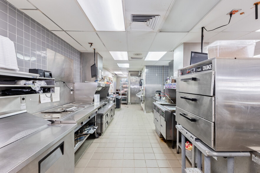 More Photos Of 8841 Commodity Cir, Orlando Fast Food For Lease