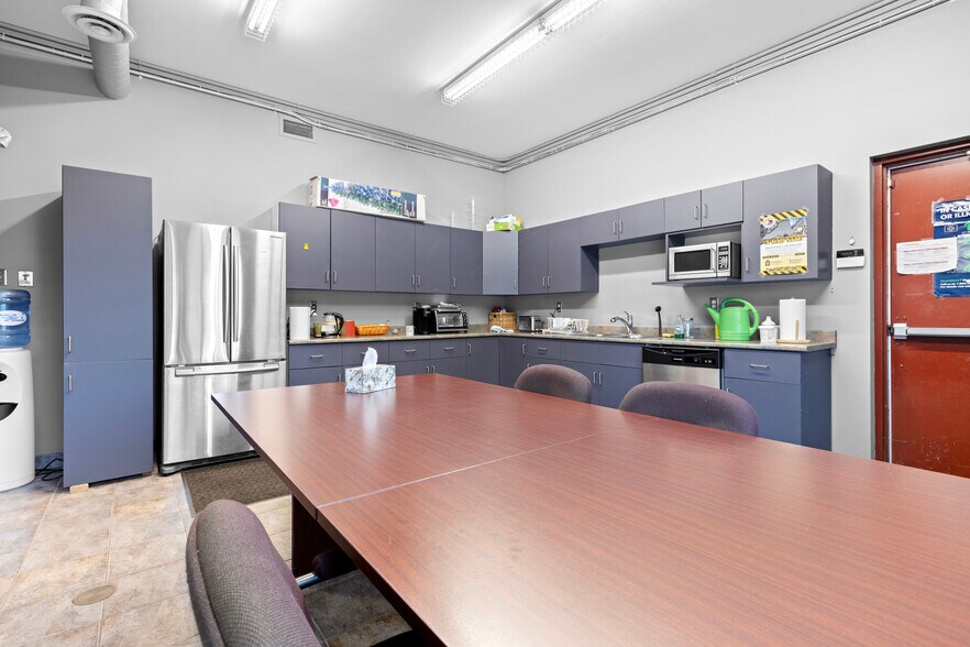 More Photos Of 135 Walgreen Rd, Ottawa Office For Lease