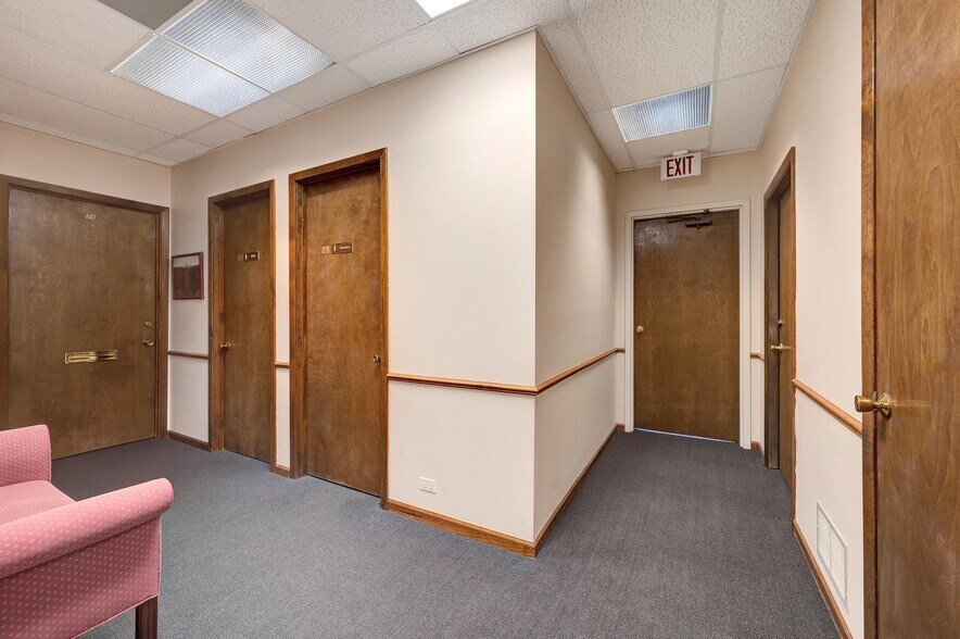 More Photos Of 386 Pennsylvania Ave, Glen Ellyn Medical For Lease