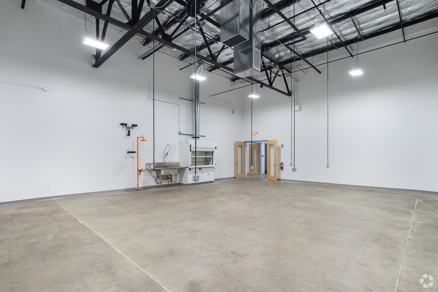 More Photos Of 1933 Davis St, San Leandro Unknown For Lease