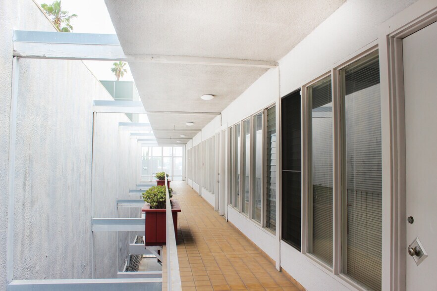 More Photos Of 3017 Santa Monica Blvd, Santa Monica Office For Sale