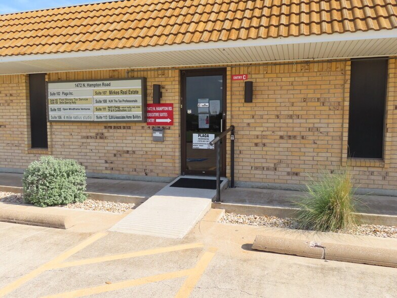 More Photos Of 1472 N Hampton Rd, DeSoto Office For Lease