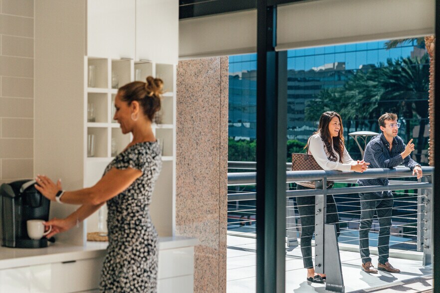 More Photos Of 2010 Main St, Irvine Office For Lease