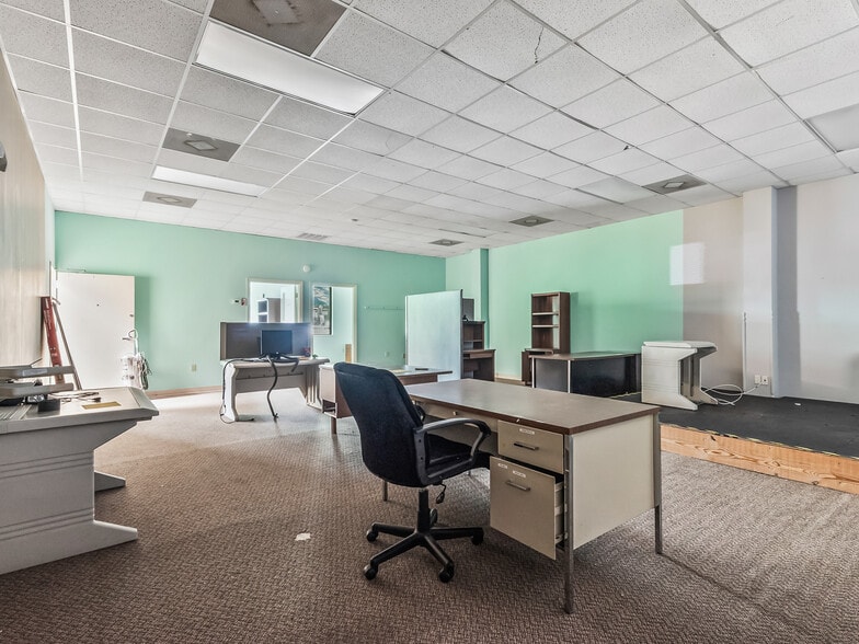 More Photos Of 2016 N Point Blvd, Tallahassee Office For Sale