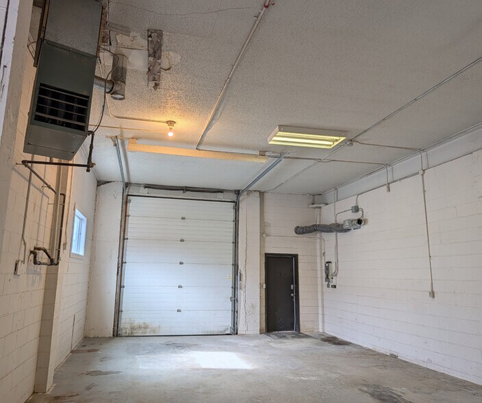 More Photos Of 242 12B St N, Lethbridge Warehouse For Sale