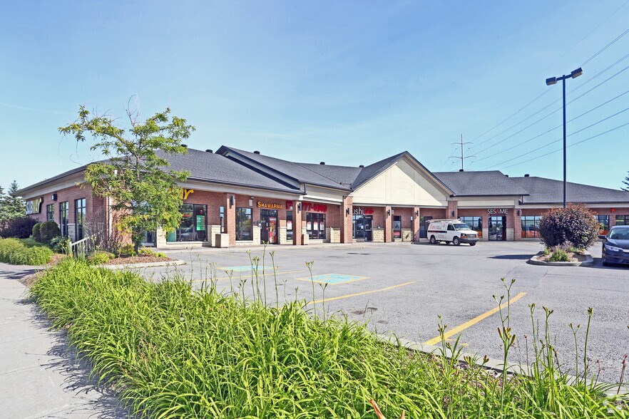 More Photos Of 20 Boul du Plateau, Gatineau Storefront For Lease