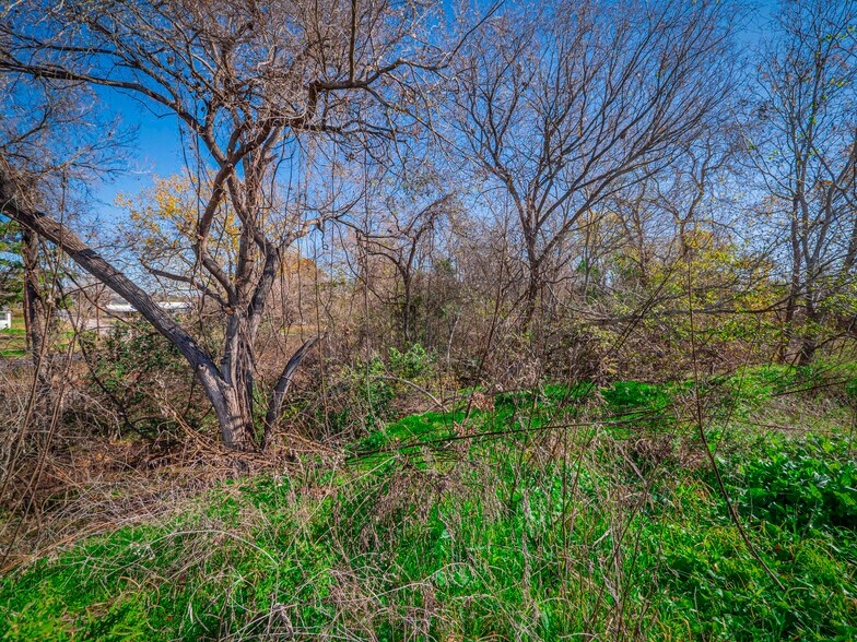 More Photos Of 1561 Pierce Street, Luling Land For Sale
