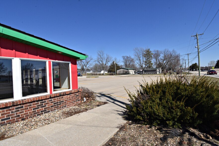 More Photos Of 1640 1st St W, Independence Freestanding For Sale