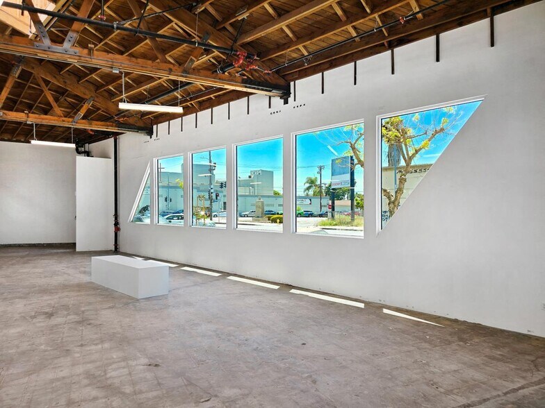 More Photos Of 5075 W Adams Blvd, Los Angeles Medical For Lease