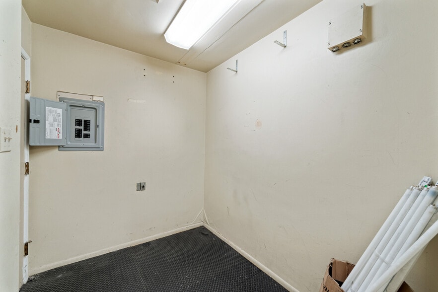 More Photos Of 3535 E 7th St, Long Beach Medical For Sale