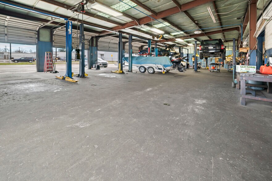 More Photos Of 3237 W Bay St, Savannah Warehouse For Sale