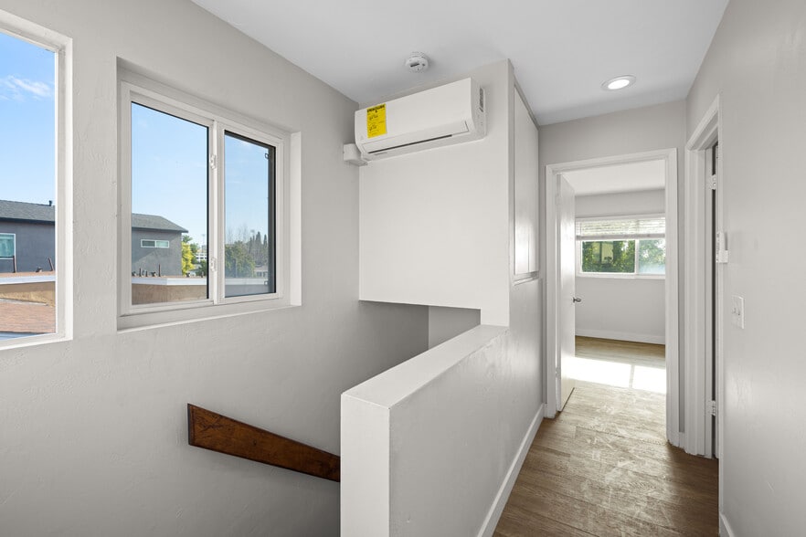 More Photos Of 5280 Manhasset Dr, San Diego Apartments For Sale