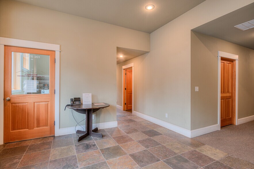 More Photos Of 257 S Pine St, Sisters Office For Lease
