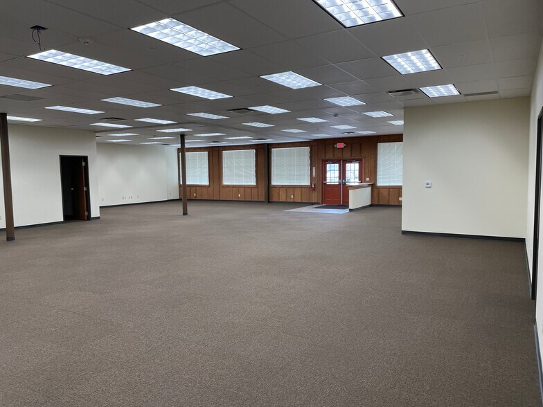 More Photos Of 12819 Country Pl, Saint Joseph Office For Sale